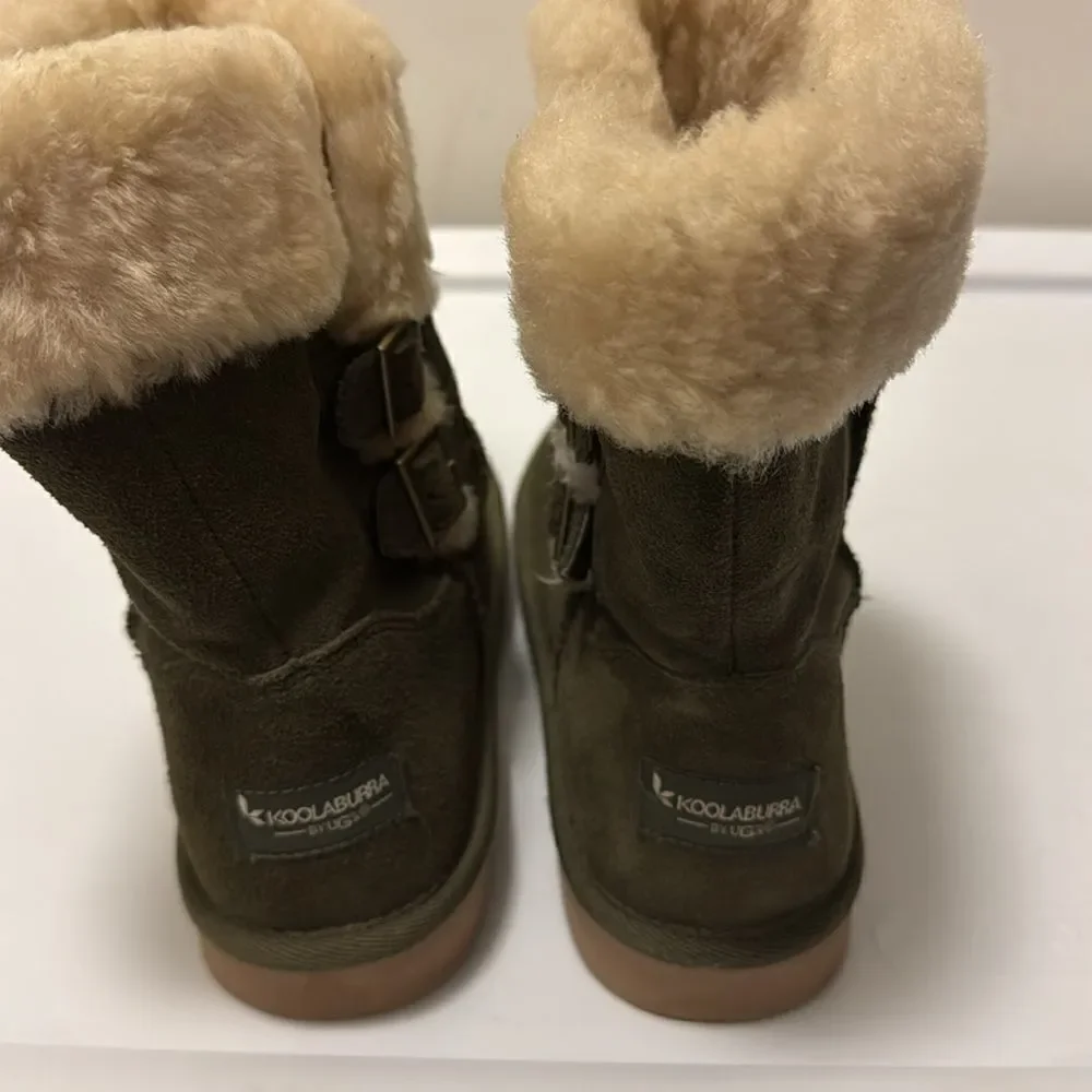 Kookaburra by Ugg Sulana Olive Night Suede Sheepskin Short boot. Size 7.